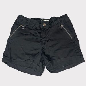 Black shorts / 3/4